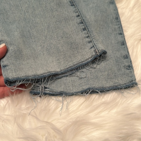 EUC BANANA REPUBLIC LIGHT WASH DEMI BOOT JEANS IN WOMEN’s  SIZE 24/00 PETITE - Picture 8 of 8